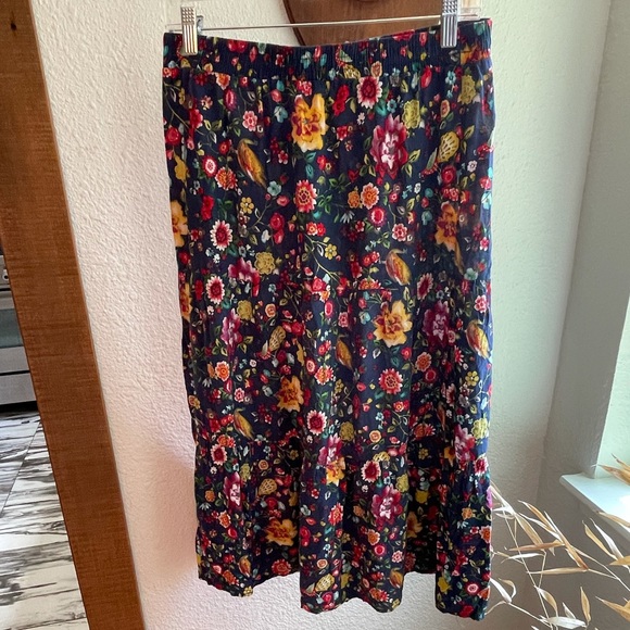 Forever 21 floral skirt. - Picture 1 of 3